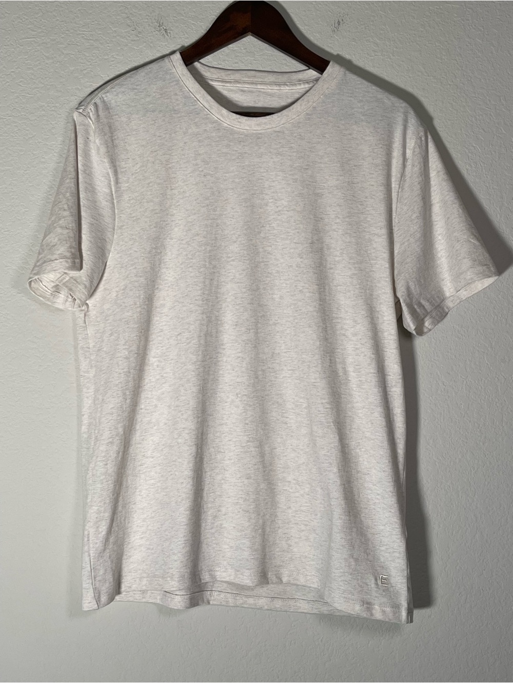 Everlane Men’s Organic Cotton Tee Size  Medium Uniform Line in Oatmeal